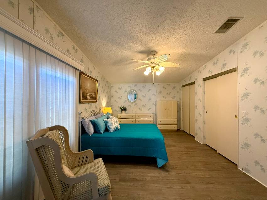 8204 Lemonwood Dr a Ellenton, FL Mobile or Manufactured Home for Sale